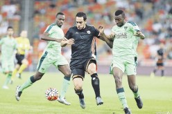 بالفيديو.. بن يطو يُسجل ويحتفل على طريقة ميسي وكريستيانو