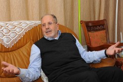 امرأتان في مجلس غلام الله