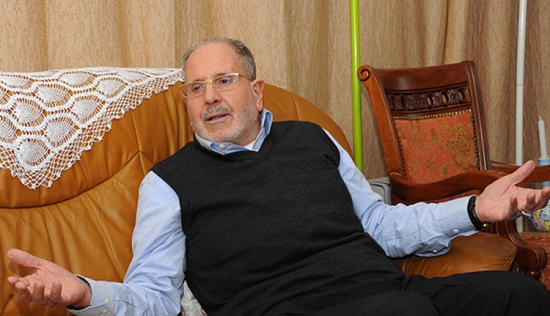 امرأتان في مجلس غلام الله