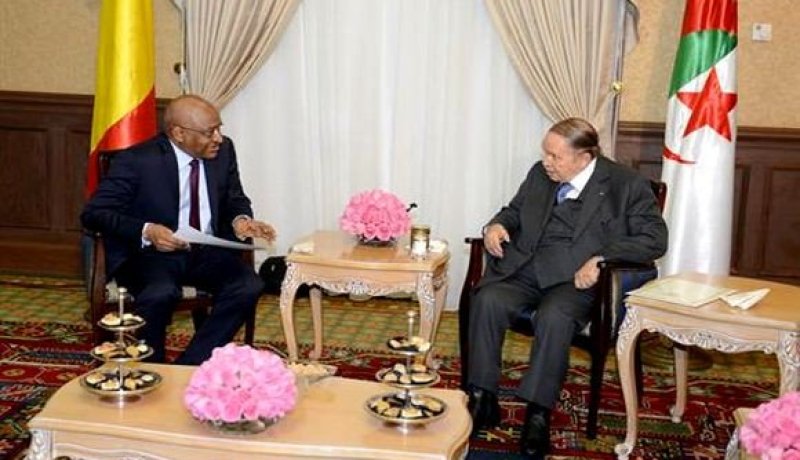 الرئيس بوتفليقة يستقبل الوزير الأول المالي
