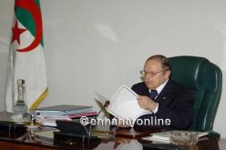 الرئيس بوتفليقة يوقع 5 مراسيم رئاسية
