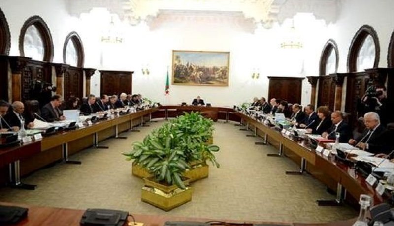 مجلس الوزراء يصادق على مشروع القانون المعدل والمكمل للقانون المحدد للأعياد القانونية