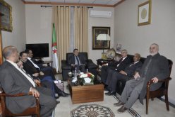 بالصور.. بوشارب يستقبل وفدا عن إتحاد التجار والحرفيين الجزائريين