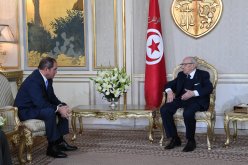 بالفيديو والصور.. الرئيس التونسي قايد السبسي  يستقبل صبري بوقادوم