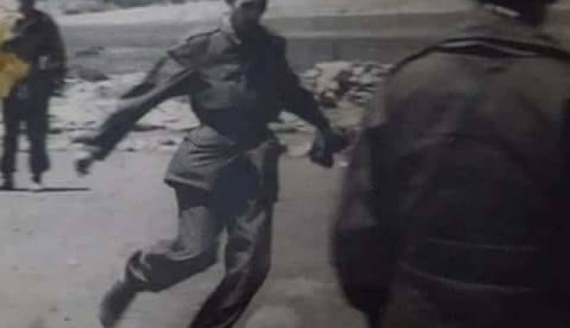 صورة نادرة… الرئيس هواري بومدين يلعب كرة القدم