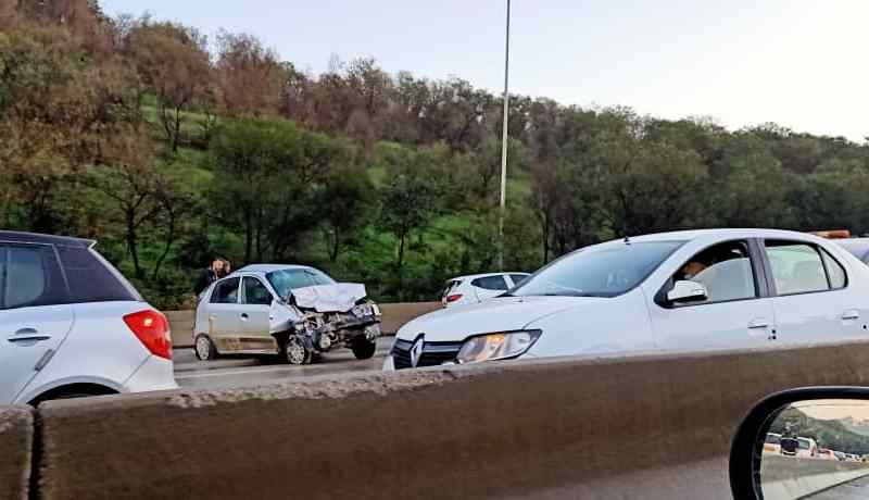 بومرداس: 3 جرحى في اصطدام عدة سيارات بالطريق السيّار بخميس الخشنة