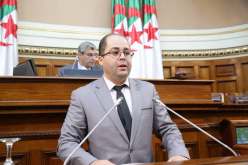 وزير البريد ابراهيم بومزار يعزّي في وفاة موسى بن حمادي