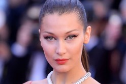 والد بيلا حديد ينشر صورا لها بالحجاب ويُعلق: أميرة فلسطينية