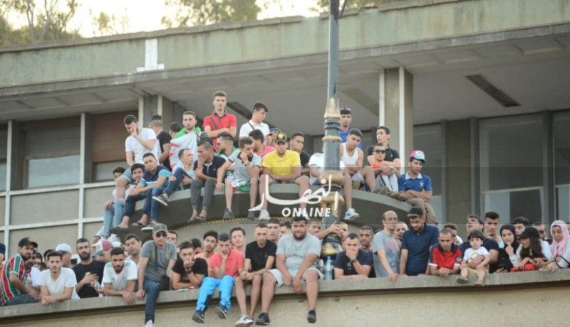 بالفيديو والصور.. الجزائريون يخرجون للاحتفال بتأهل محاربي الصحراء