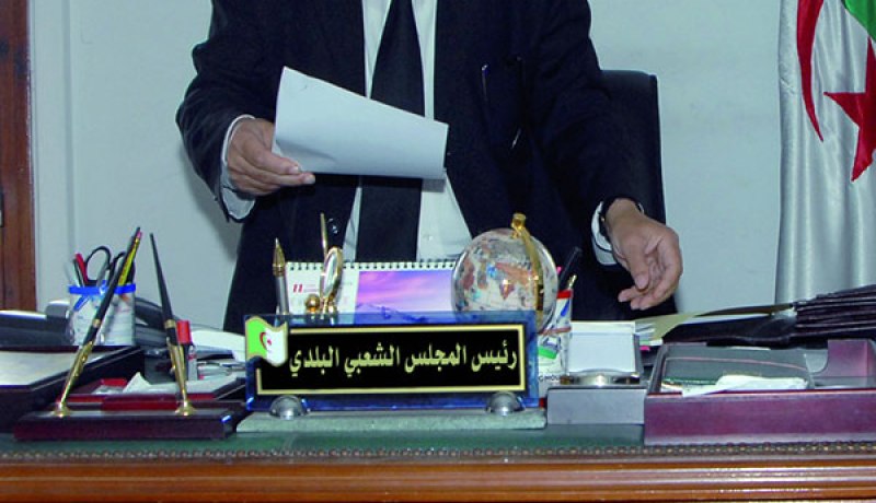 رئيس بلدية “فريقر” بتبسة واطارات متورطين في قضايا فساد وتبديد أموال عمومية