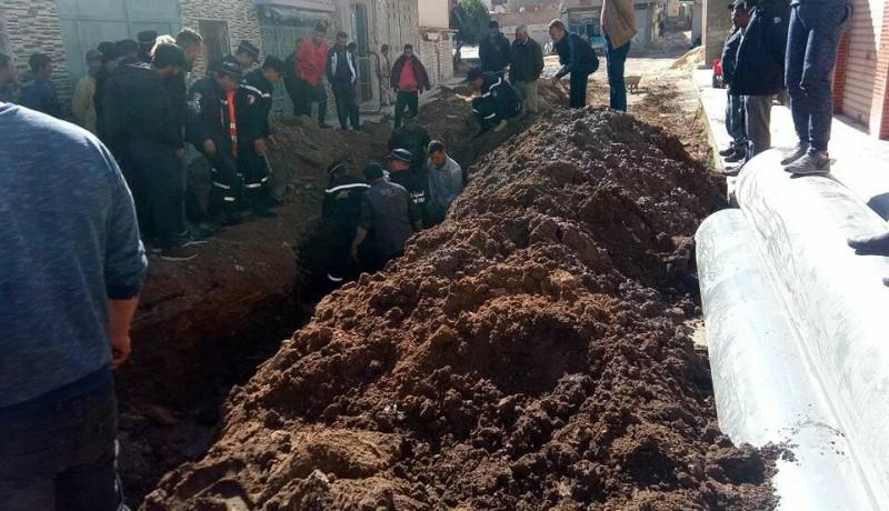 تبسة.. إنقاذ عامل من موت في حفرة للصرف الصحي