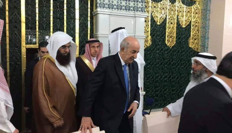 رئيس الجمهورية عبد المجيد تبون يصل إلى المدينة المنورة ويصلي في المسجد النبوي