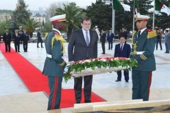 رئيس الحكومة الإسبانية يترحّم على أرواح الشهداء بمقام الشهيد