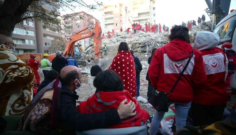 زلزال إزمير.. إرتفاع عدد الضحايا إلى 51 حالة وفاة و896 جريحا