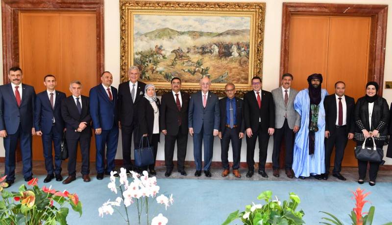 بالصور.. رئيس الوزراء التركي يعزي الجزائر في سقوط الطائرة العسكرية