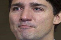 بالفيديو.. دموع رئيس وزراء كندا أمام الكاميرات