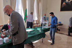 الجالية الجزائرية بالمهجر تشرع اليوم في التصويت على تعديل الدستور