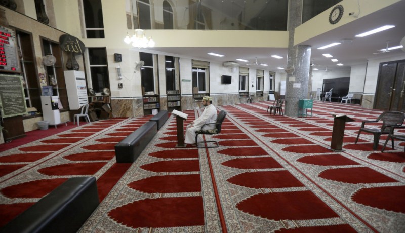 لجنة الفتوى: المقارنة بين المساجد والأسواق في رفع الحجر “مغلوطة”