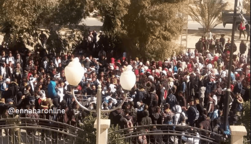 تلاميذ يحتجون تضامنا مع أساتذتهم في عدّة ولايات