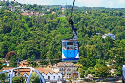 8 قتلى في حادث سقوط عربة تلفريك شمال إيطاليا
