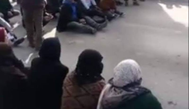 بالصور.. المحتجون يواصلون غلق الطريق في مغنية بتلمسان