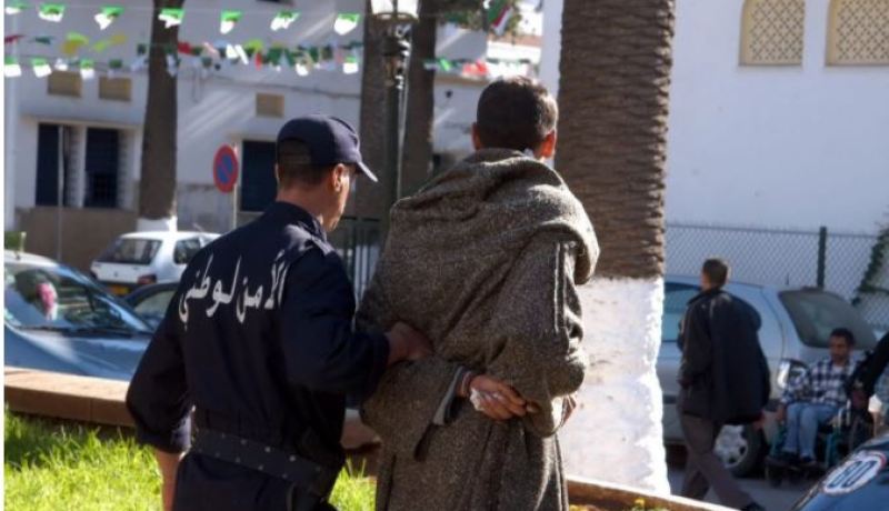 «خضّار» يختطف تلميذة ويحتجزها 10 أيام داخل مقطورة شاحنة في تلمسان!