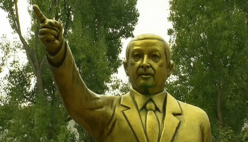 ألمانيا تزيل تمثالا ذهبيا لأردوغان