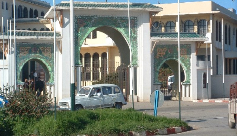 والي عين تموشنت توقف رئيس بلدية بني صاف بسبب متابعات قضائية