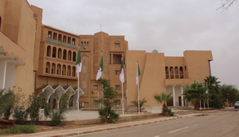 والي تندوف: إجراءات رفع الحجر تخص فقط تنقل الأشخاص