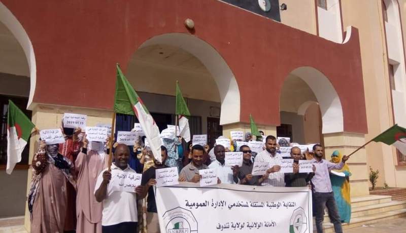 بالصور.. وقفة إحتجاجية لموظفي مديرية التجارة في تندوف