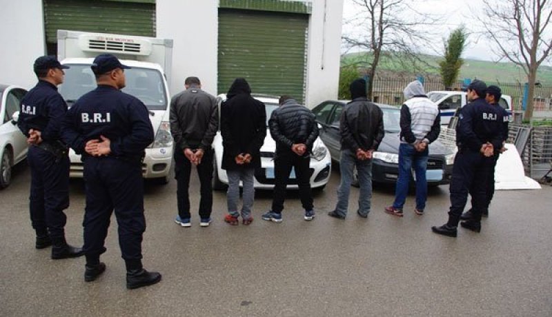 تفكيك شبكة دولية لتهريب السيارات وتزوير ملفاتها في إدارات وهران وعين تموشنت