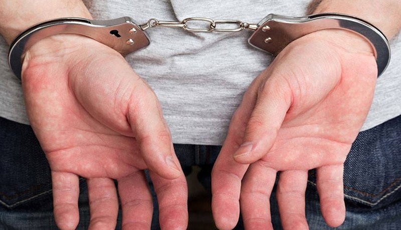 شاذ جنسيا يرتدي ملابس نسوية سرقها من «بنڤالو» ملك لوكيل جمهورية!