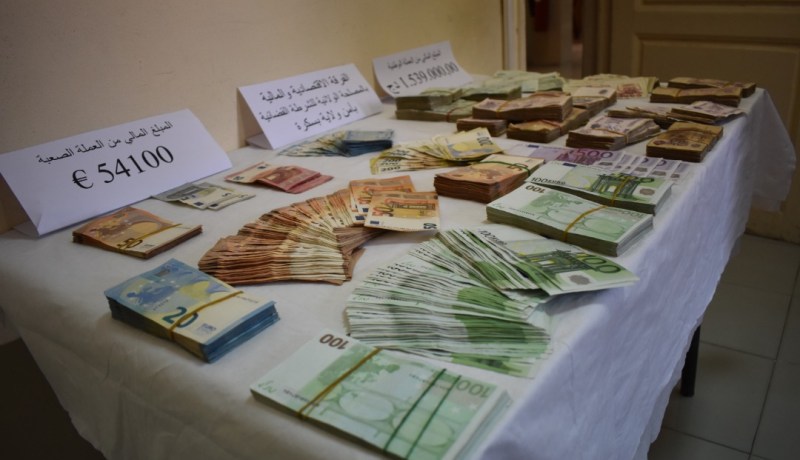 بسكرة.. توقيف شخصين بحوزتهما 54 ألف أورو و154 مليون سنتيم لتحويلها إلى ولايات أخرى