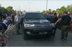 راشد الغنوشي يعتصم أمام البرلمان بعد تعليق الرئيس قيس سعيد أعماله