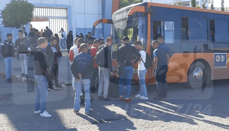 تيبازة.. طلبة الجامعة يقاطعون النقل الجامعي تضامنا مع زملائهم