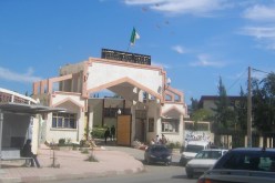 موظف في الجامعة يضرب طالبا بقضيب حديدي بسبب سيارة باعتها له زوجته في تيزي وزو