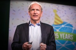 مخترع الإنترنت “تيم برنرز لي” يخشى على مستقبل اختراعه