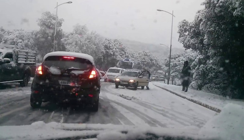 صعوبة في حركة المرور بسبب الثلوج بتيسمسيلت