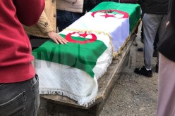  بالصور.. هكذا تم توديع الراحلة “ريم غزالي” لحظة إخراج جثمانها من منزلهم العائلي