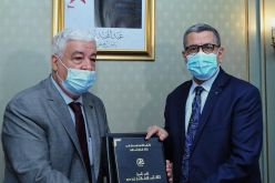 لزهاري يسلم نسخة من التقرير السنوي حول وضعية حقوق الإنسان لسنة  2019 للوزير الأول