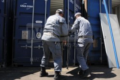 جمارك ميناء بجاية يحبطون عملية تمرير 5 حاويات بها بضائع مستوردة