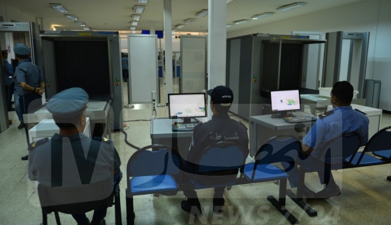 تأجيل محاكمة جمركي تورط في تصوير مسؤولين ومشاهير بمطار الجزائر