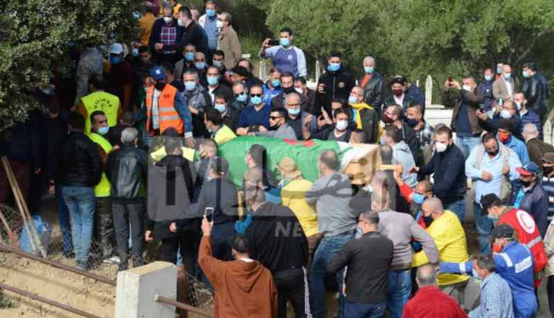 بالصور.. حناشي يوارى الثرى الى مثواه الأخير