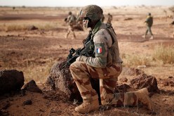 الرئاسة الفرنسية: مقتل جنديين فرنسيين وإصابة آخر اثر انفجار عبوة ناسفة في مالي