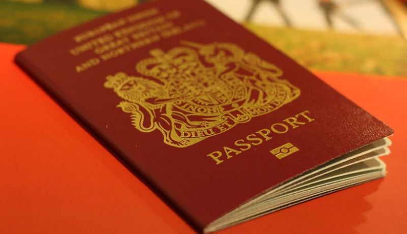 بريطانيا تطرح جوازات سفر جديدة لمواطنيها