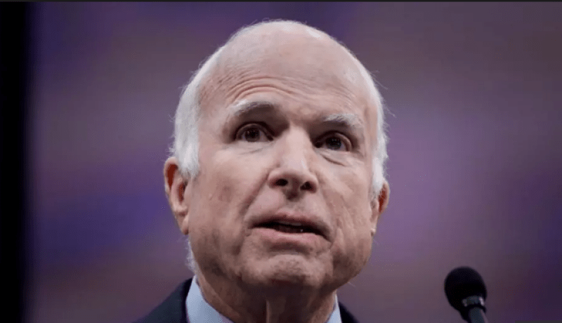 وفاة السناتور الأمريكي جون مكين عن عمر ناهز 81 عاما