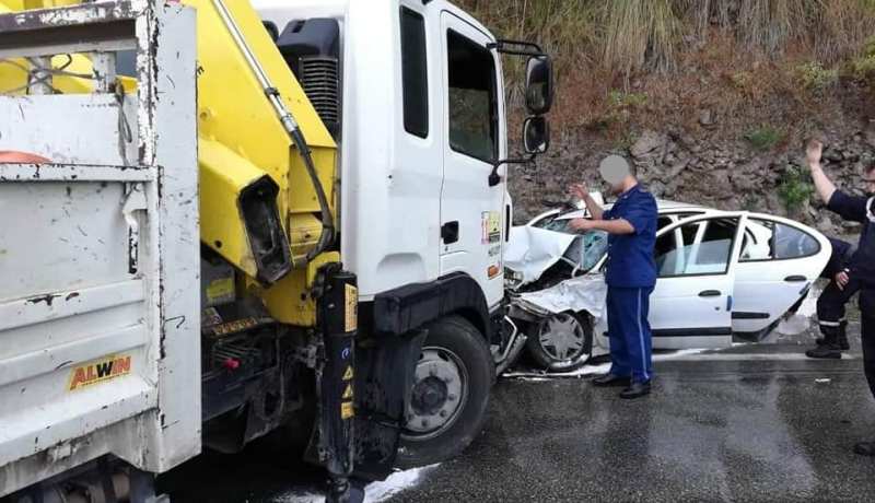 بالصور.. 5 جرحى في حادث اصطدام بين شاحنة وسيارة بجيجل
