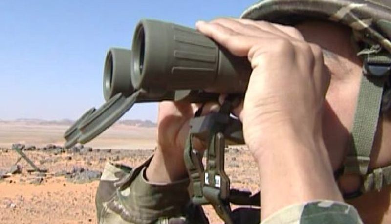 الجيش يضبط 5 قوالب من مادة “TNT” وكمية من الفتيل الصاعق بعين قزام