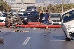 سقوط لوحة إشهارية بأرديس يقتل شخصا ويحطم عشرات السيارات