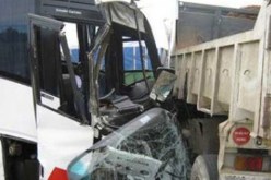18 جريحا في حادث اصطدام شاحنة بحافلة في الطارف